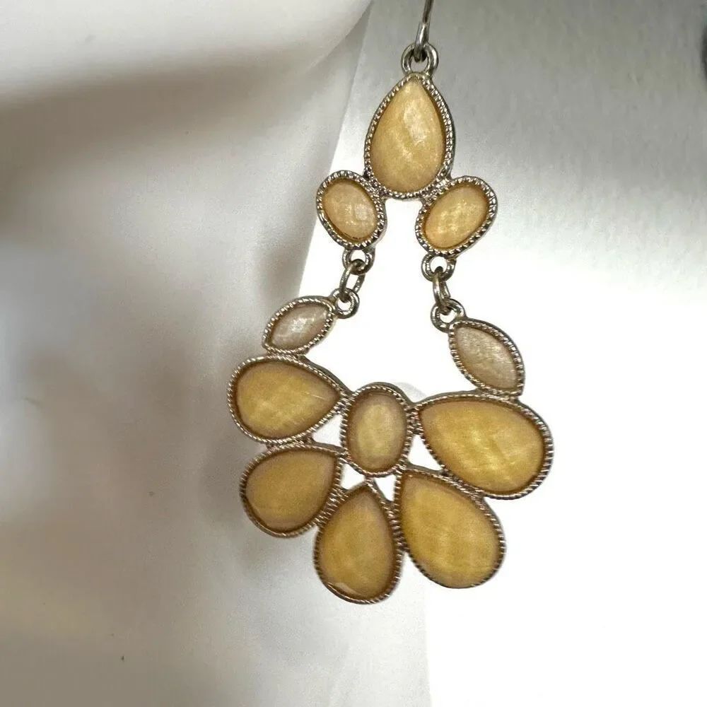Yellow statement earrings - Picture 5 of 8